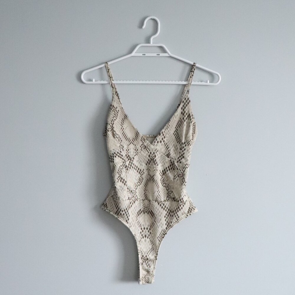 Missguided Women's Sz 4‎ Beige/Brown Snakeskin V-Neck One Piece Stretch Bodysuit